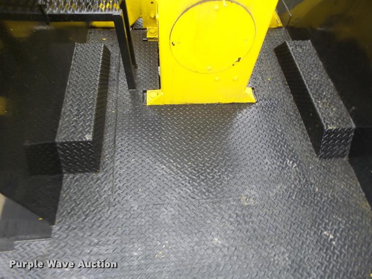 image for item K5663 2001 Chevrolet C6500 bucket truck