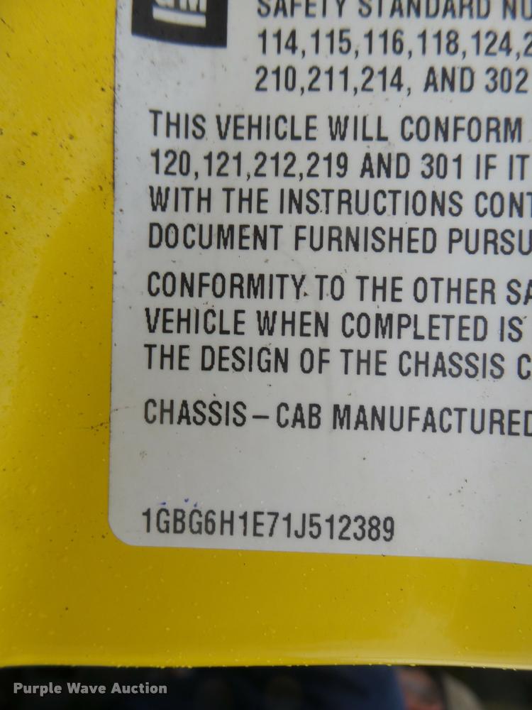 image for item K5663 2001 Chevrolet C6500 bucket truck