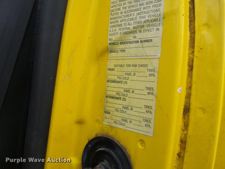 image for item K5663 2001 Chevrolet C6500 bucket truck