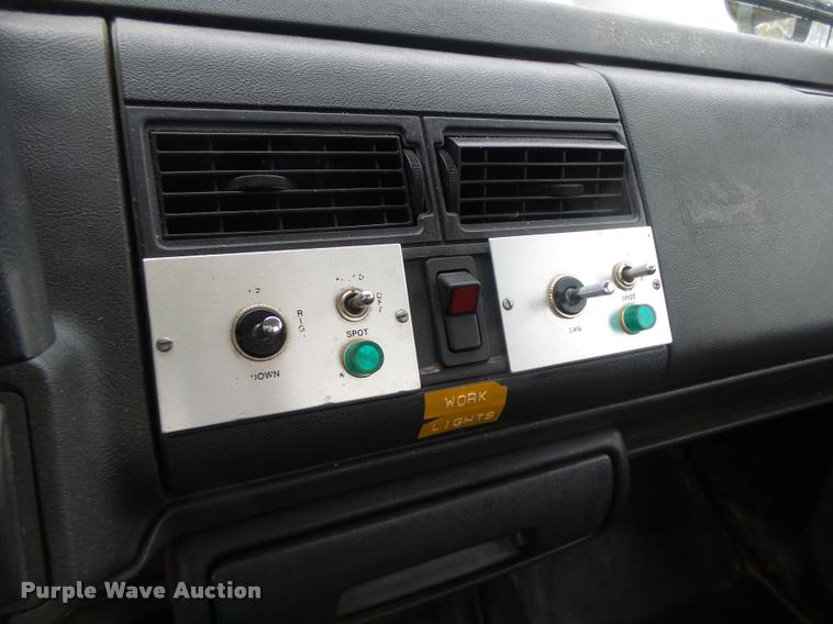 image for item K5663 2001 Chevrolet C6500 bucket truck