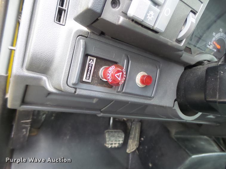 image for item K5663 2001 Chevrolet C6500 bucket truck