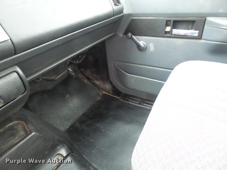 image for item K5663 2001 Chevrolet C6500 bucket truck