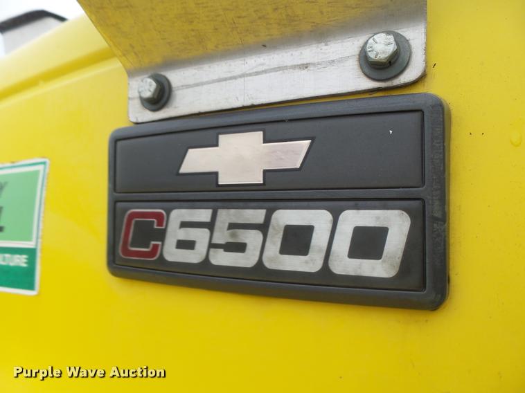 image for item K5663 2001 Chevrolet C6500 bucket truck