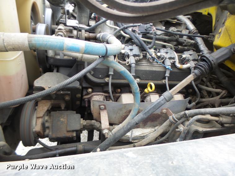 image for item K5663 2001 Chevrolet C6500 bucket truck