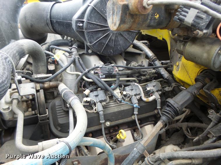 image for item K5663 2001 Chevrolet C6500 bucket truck