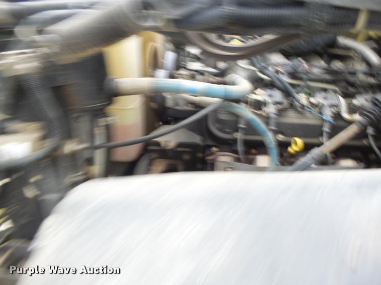 image for item K5663 2001 Chevrolet C6500 bucket truck