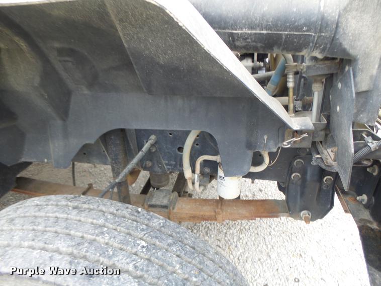 image for item K5663 2001 Chevrolet C6500 bucket truck