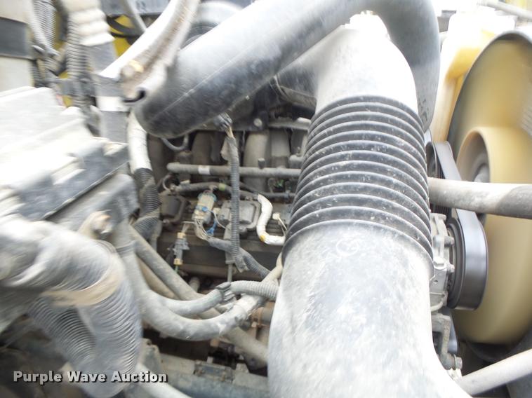 image for item K5663 2001 Chevrolet C6500 bucket truck