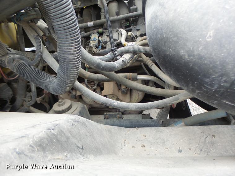 image for item K5663 2001 Chevrolet C6500 bucket truck