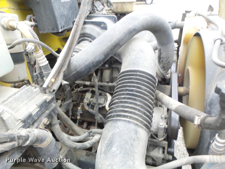 image for item K5663 2001 Chevrolet C6500 bucket truck