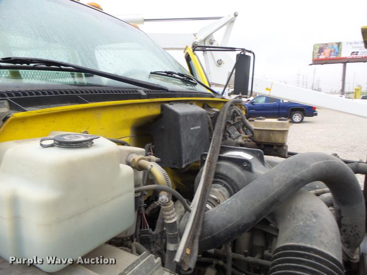 image for item K5663 2001 Chevrolet C6500 bucket truck