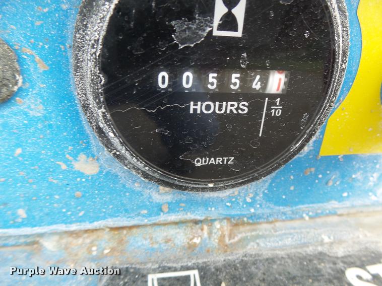 image for item K5666 2004 Genie 2632 scissor lift