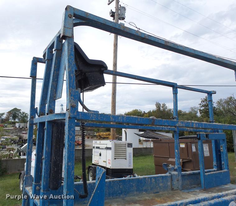 image for item K5666 2004 Genie 2632 scissor lift