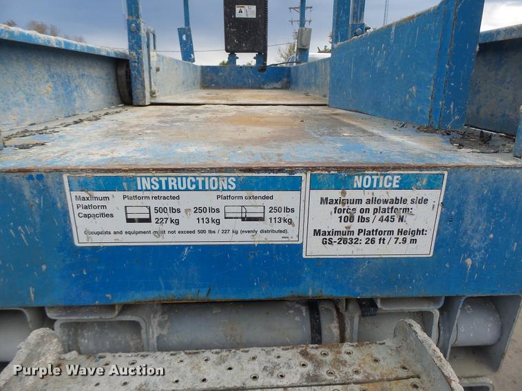 image for item K5666 2004 Genie 2632 scissor lift