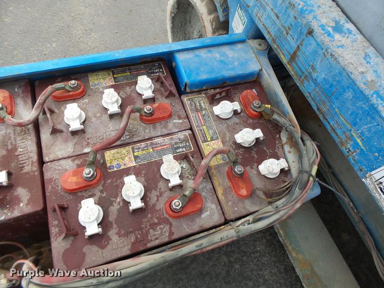 image for item K5666 2004 Genie 2632 scissor lift