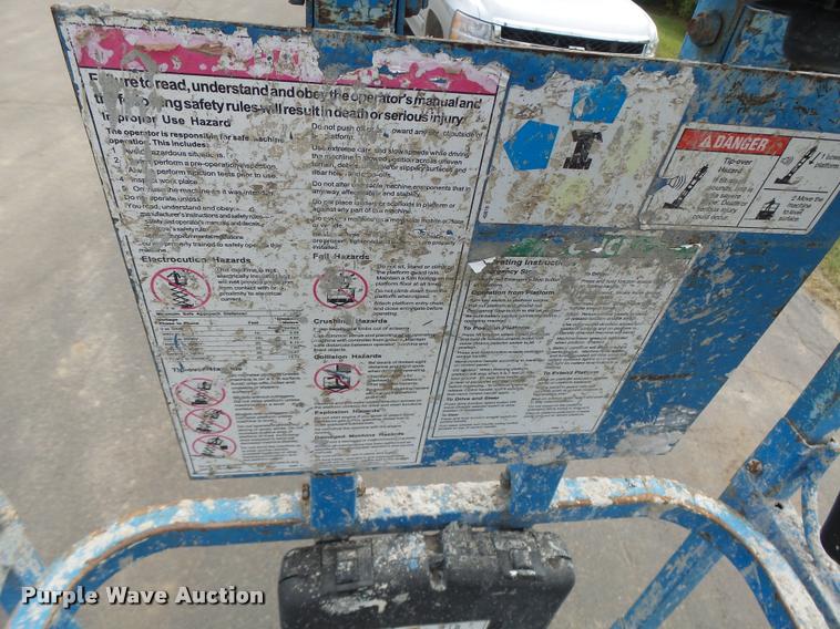 image for item K5666 2004 Genie 2632 scissor lift