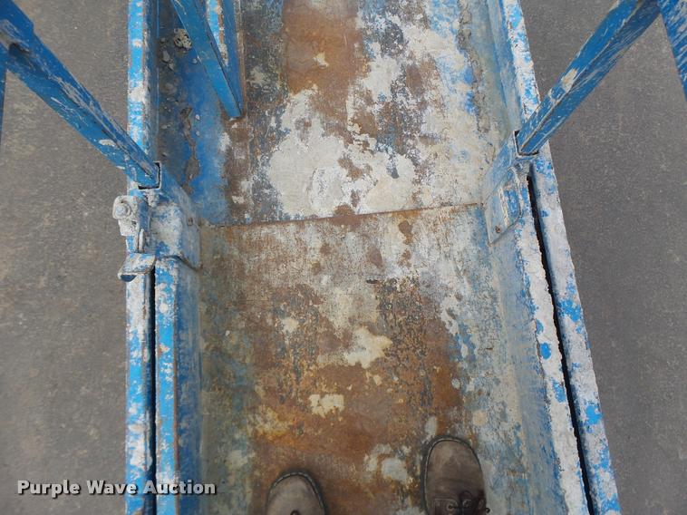 image for item K5666 2004 Genie 2632 scissor lift