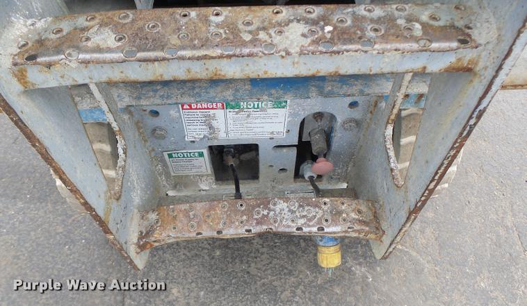 image for item K5666 2004 Genie 2632 scissor lift