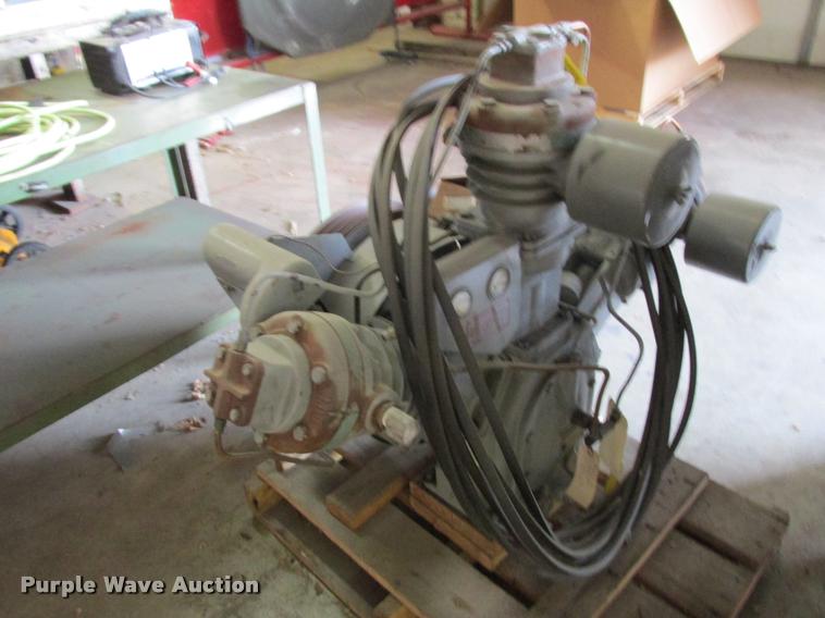 image for item K6235 Ingersoll Rand T30 air compressor