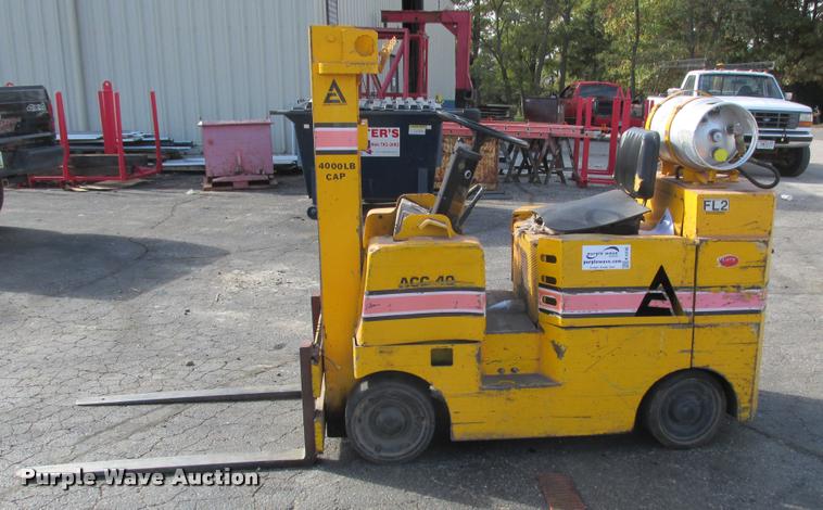 image for item K6236 Allis Chalmers ACC40 forklift