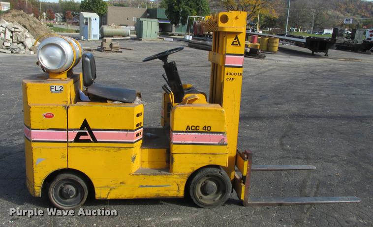 image for item K6236 Allis Chalmers ACC40 forklift