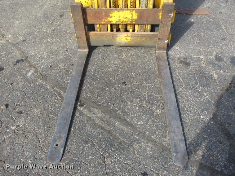 image for item K6236 Allis Chalmers ACC40 forklift