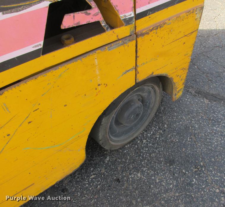 image for item K6236 Allis Chalmers ACC40 forklift