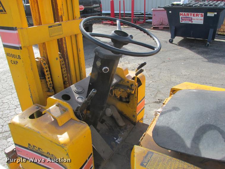 image for item K6236 Allis Chalmers ACC40 forklift