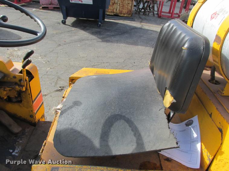 image for item K6236 Allis Chalmers ACC40 forklift