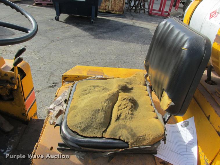 image for item K6236 Allis Chalmers ACC40 forklift