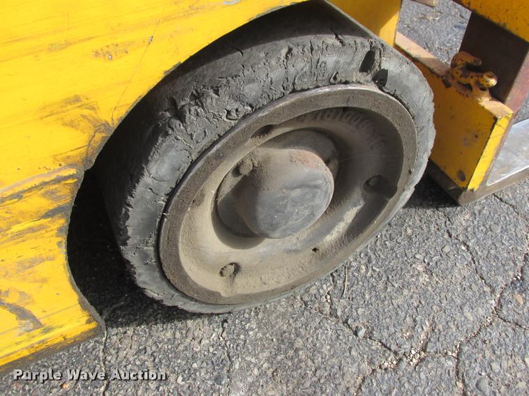 image for item K6236 Allis Chalmers ACC40 forklift