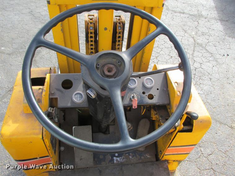 image for item K6236 Allis Chalmers ACC40 forklift