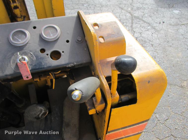 image for item K6236 Allis Chalmers ACC40 forklift