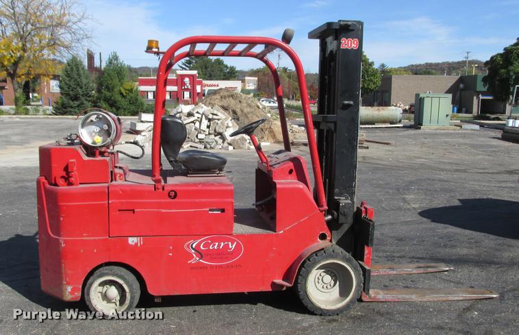 image for item K6237 Caterpillar T120C forklift