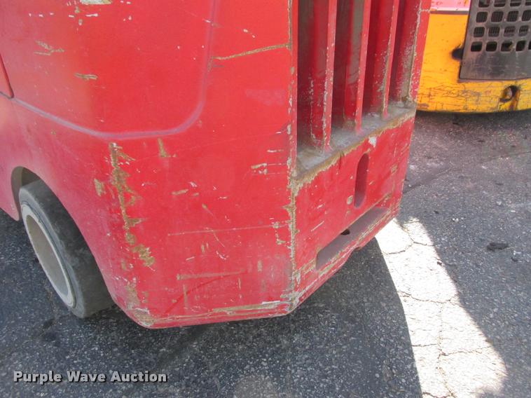 image for item K6237 Caterpillar T120C forklift