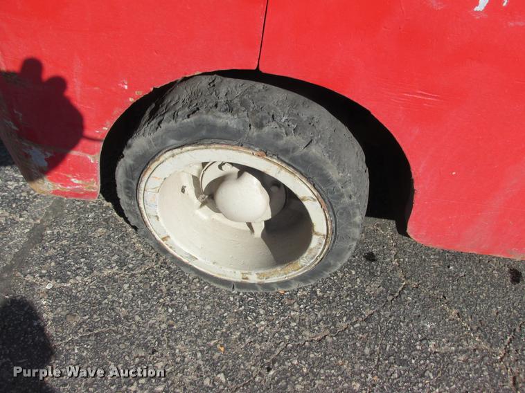 image for item K6237 Caterpillar T120C forklift