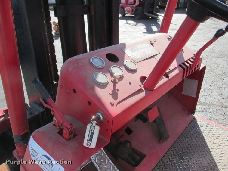 image for item K6237 Caterpillar T120C forklift