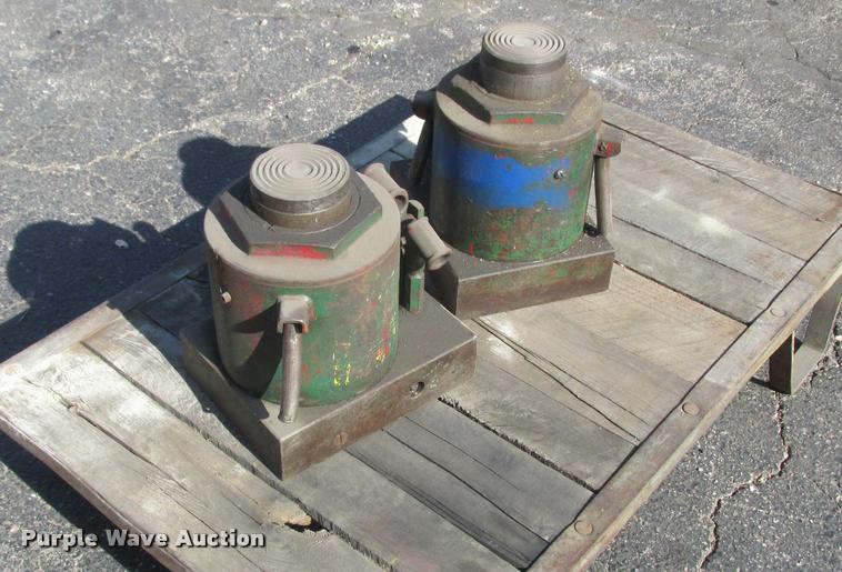 image for item K6240 (2) bottle jacks