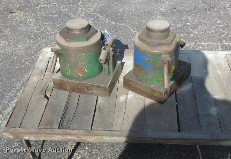 image for item K6240 (2) bottle jacks