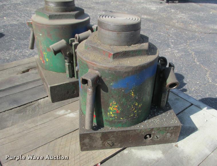 image for item K6240 (2) bottle jacks