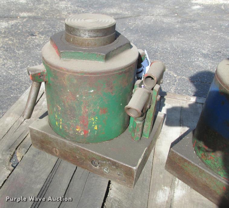 image for item K6240 (2) bottle jacks