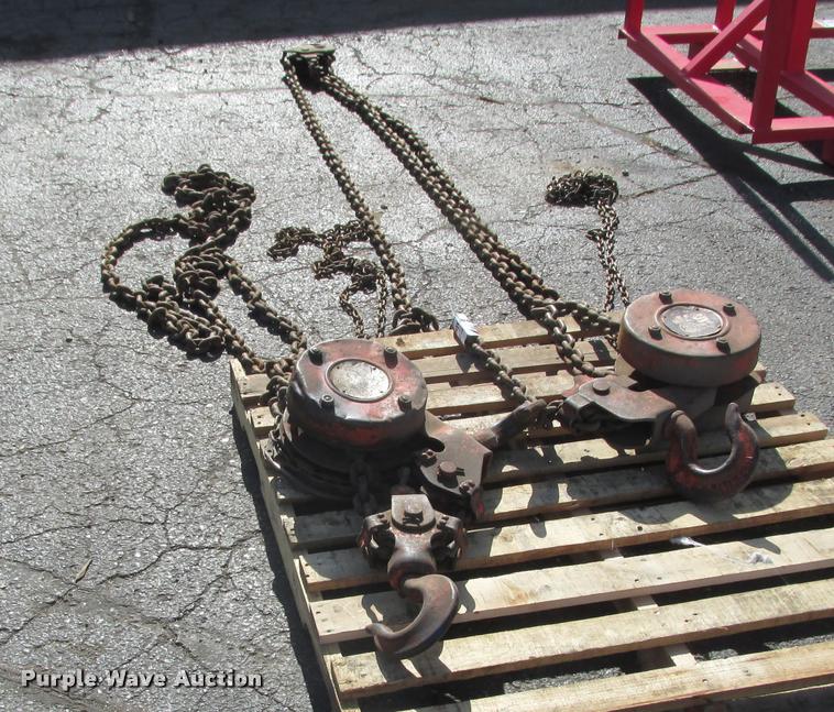 image for item K6242 Chain hoist