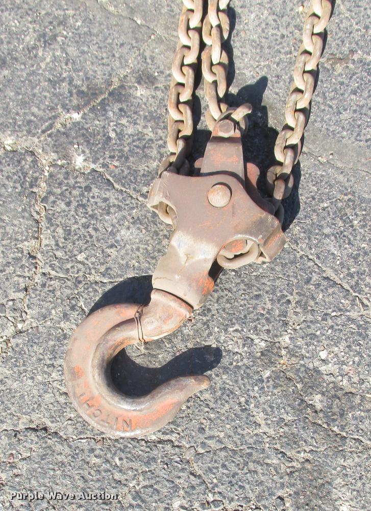 image for item K6242 Chain hoist
