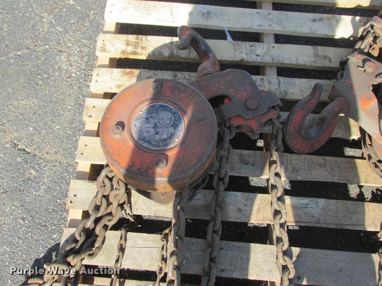 image for item K6242 Chain hoist