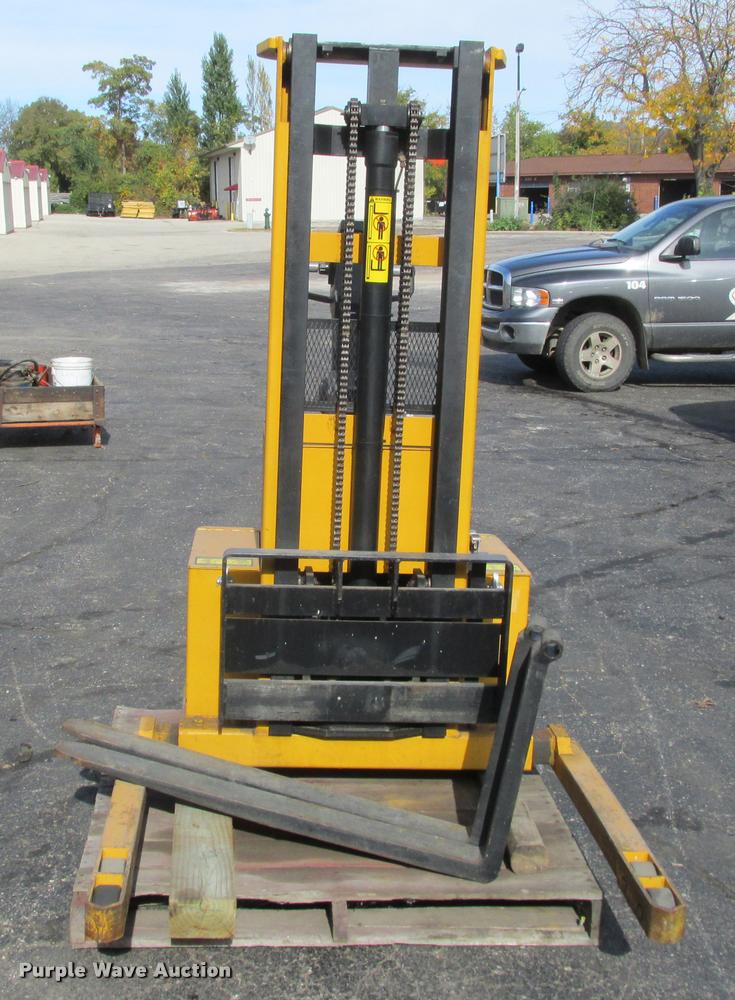 image for item K6247 Big Joe PDM-30-106 forklift