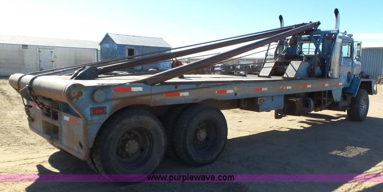 image for item K6974 1979 International 1840 winch truck