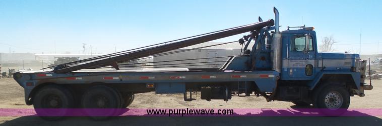 image for item K6974 1979 International 1840 winch truck