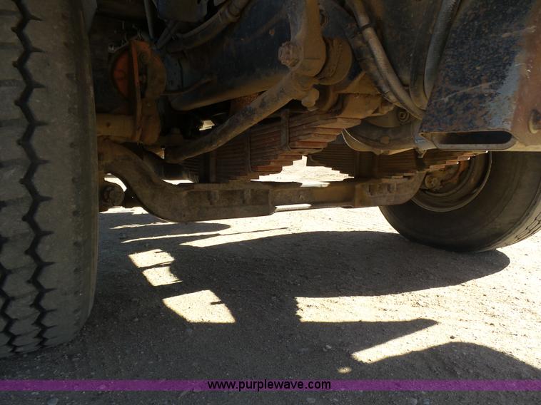 image for item K6974 1979 International 1840 winch truck