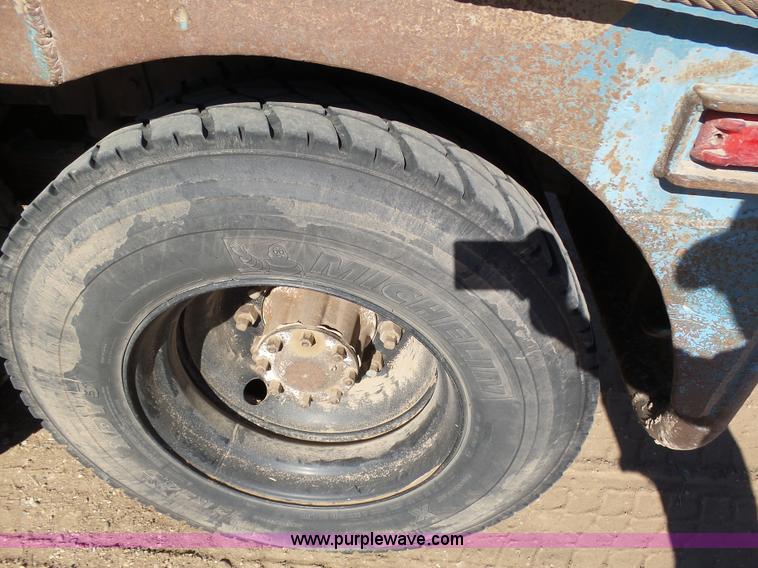 image for item K6974 1979 International 1840 winch truck