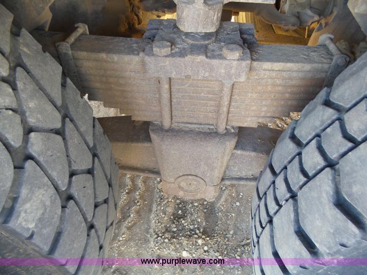 image for item K6974 1979 International 1840 winch truck